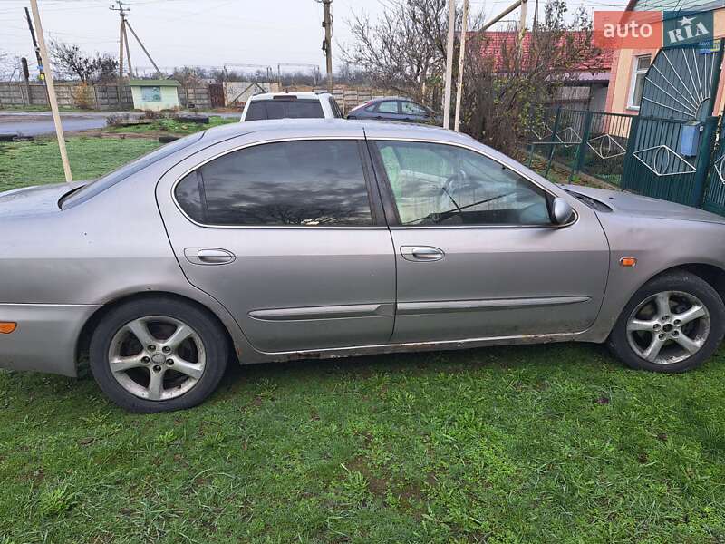 Седан Nissan Maxima 2001 в Черноморске