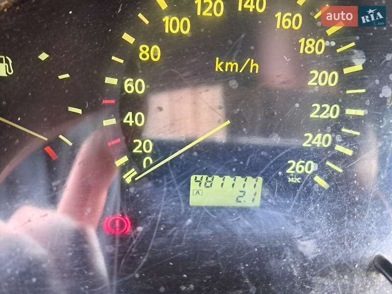 Седан Nissan Maxima 2001 в Черноморске