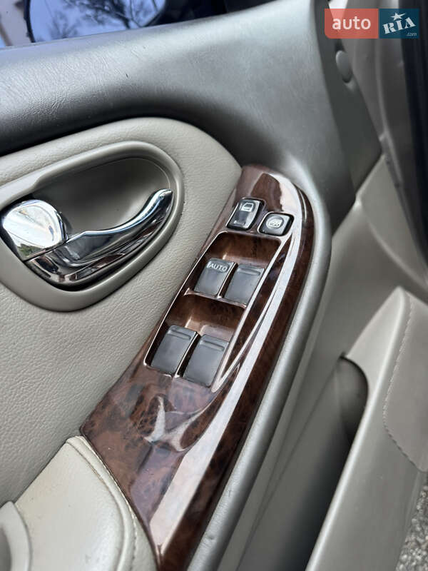 Седан Nissan Maxima 2002 в Киеве