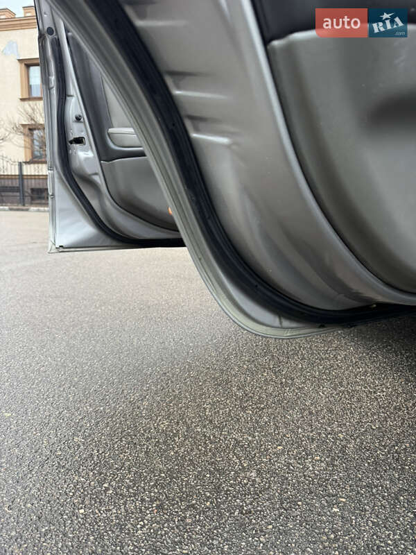 Седан Nissan Maxima 2002 в Киеве