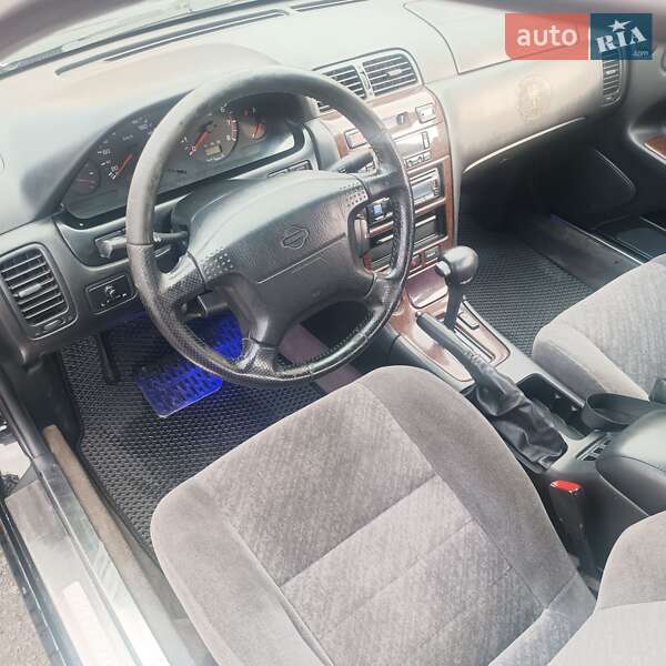 Седан Nissan Maxima 1999 в Запорожье