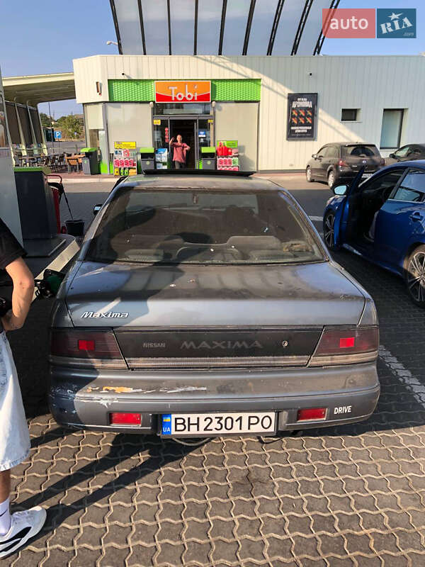 Седан Nissan Maxima 1989 в Чорноморську