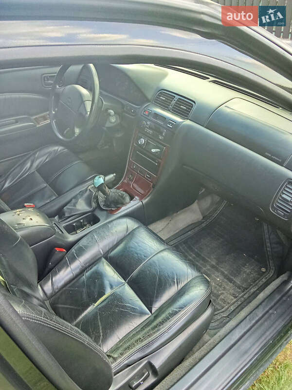 Седан Nissan Maxima 1997 в Окнах