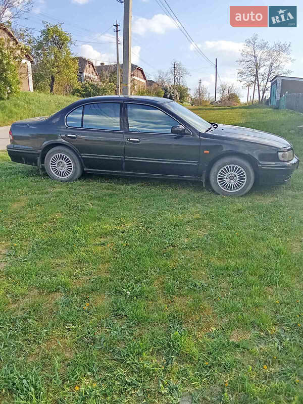Седан Nissan Maxima 1997 в Окнах