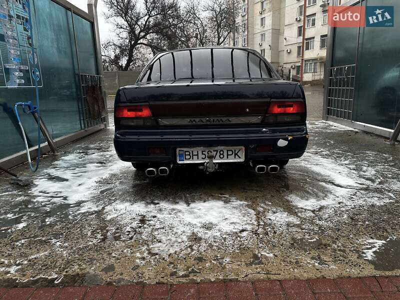 Седан Nissan Maxima 1993 в Одесі