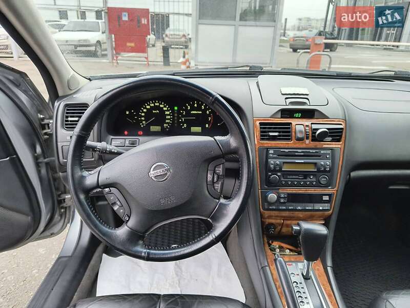 Седан Nissan Maxima 2004 в Киеве