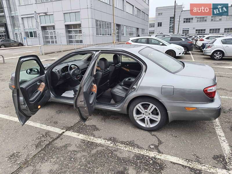 Седан Nissan Maxima 2004 в Киеве