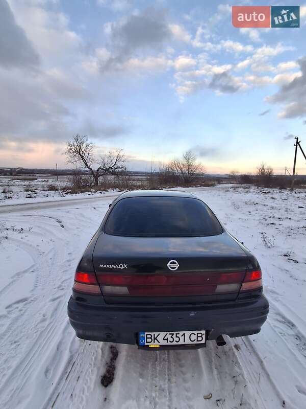 Седан Nissan Maxima 1995 в Здолбунове