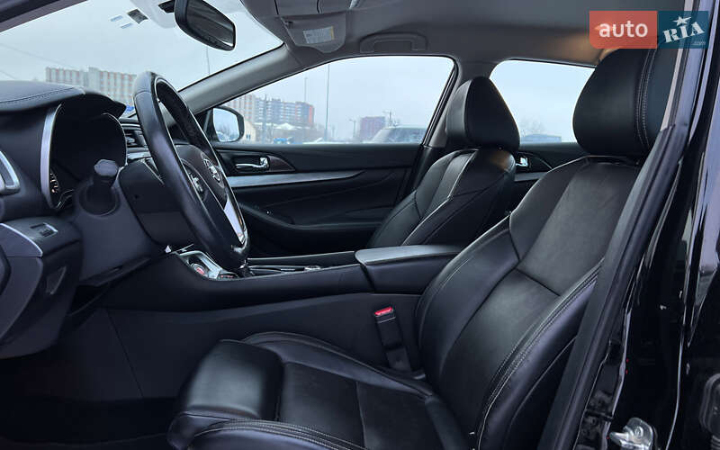 Седан Nissan Maxima 2017 в Львове