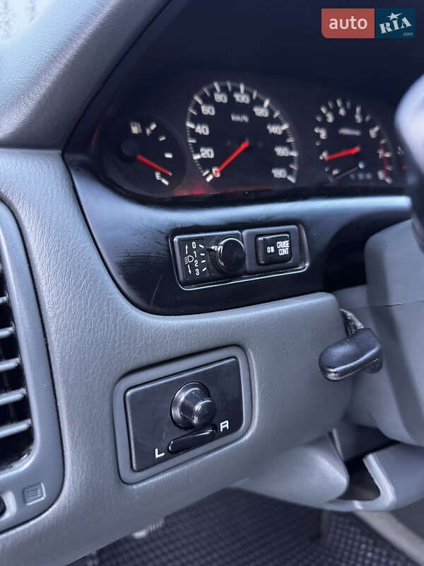 Седан Nissan Maxima 1999 в Луцьку