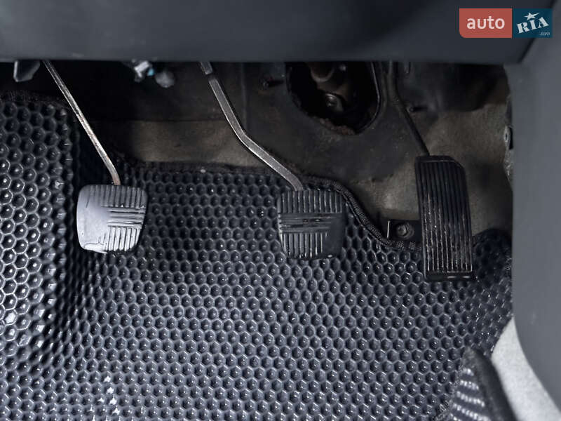 Седан Nissan Maxima 1999 в Луцьку