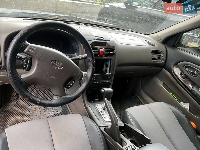 Седан Nissan Maxima 2002 в Києві