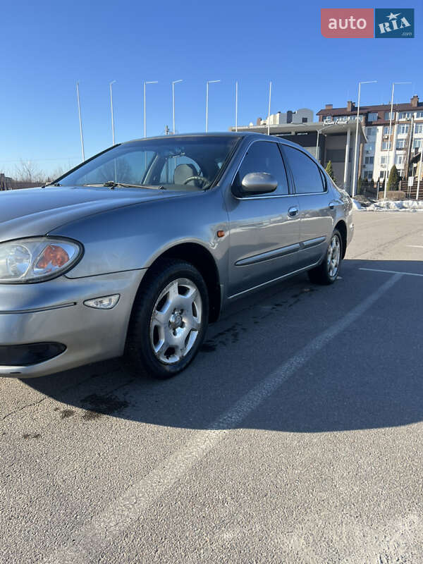 Седан Nissan Maxima 2003 в Киеве