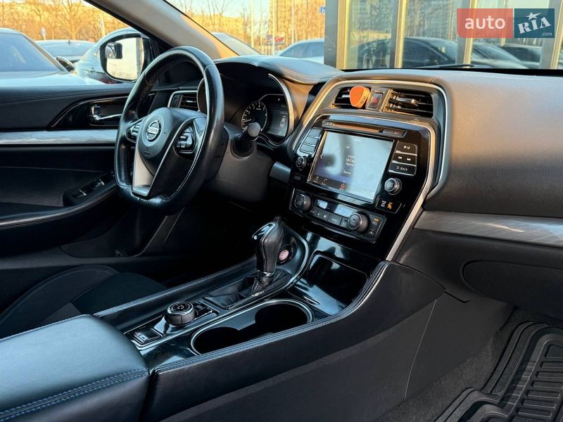 Седан Nissan Maxima 2016 в Киеве