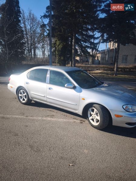 Седан Nissan Maxima 2001 в Умани