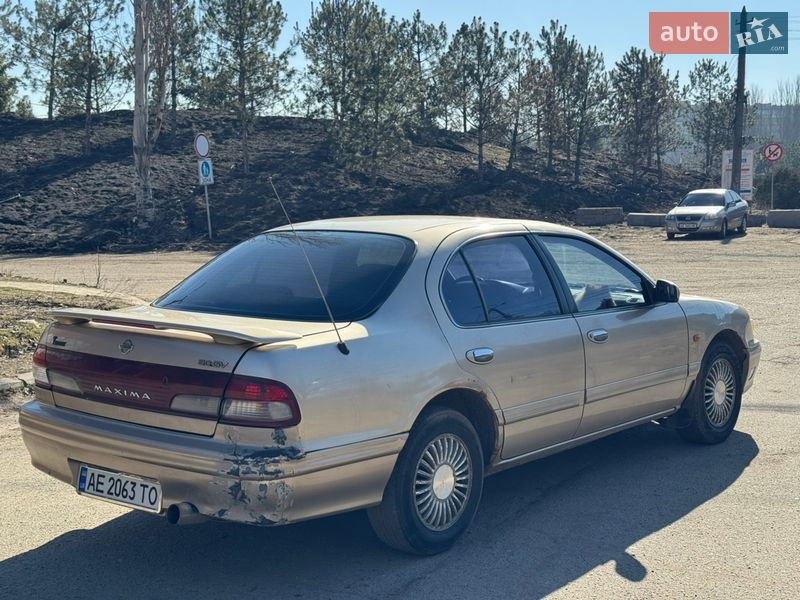 Седан Nissan Maxima 1998 в Днепре