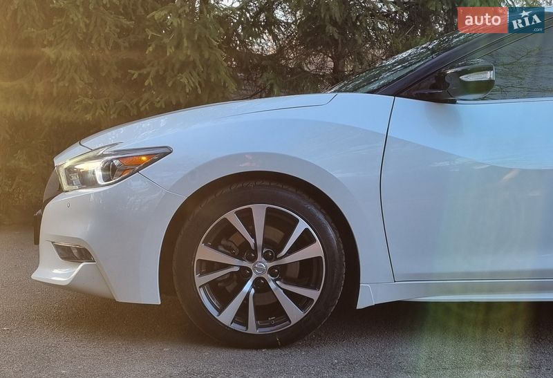 Седан Nissan Maxima 2016 в Киеве