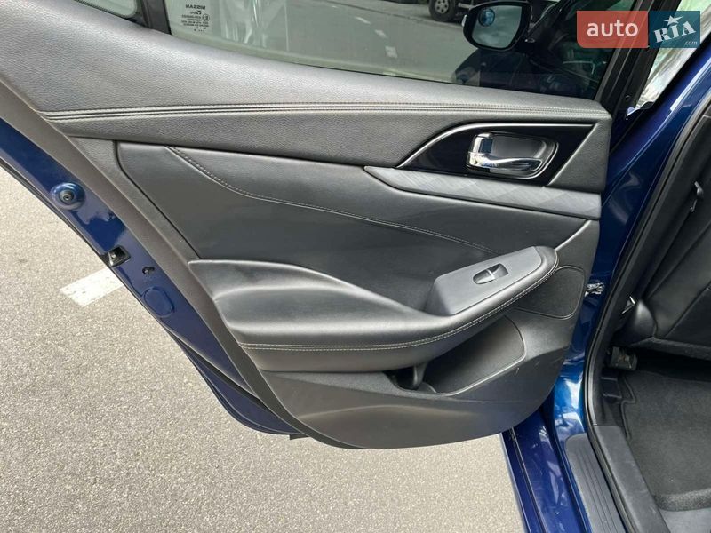 Седан Nissan Maxima 2015 в Теофиполе