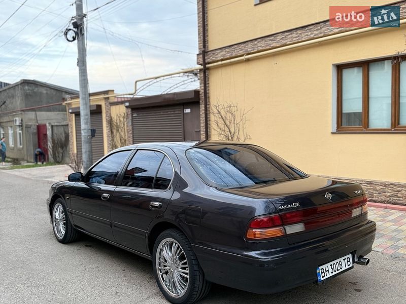 Седан Nissan Maxima 1995 в Одессе