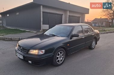 Седан Nissan Maxima 1998 в Первомайске