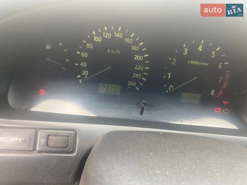 Седан Nissan Maxima 2002 в Жовтих Водах