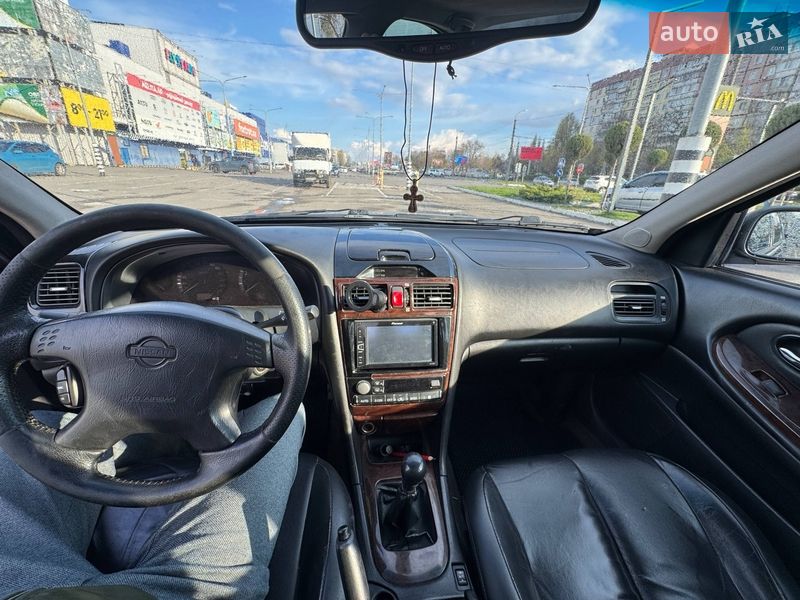 Седан Nissan Maxima 2001 в Днепре