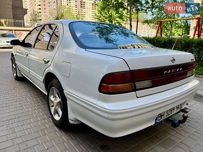 Седан Nissan Maxima 1997 в Одессе