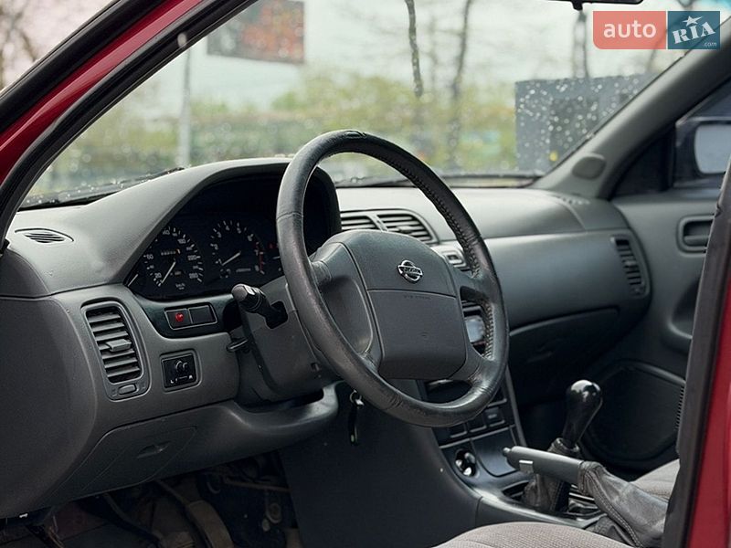 Седан Nissan Maxima 1996 в Одессе