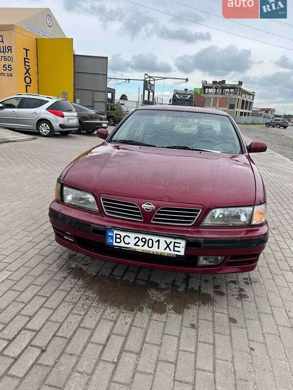 Седан Nissan Maxima 1996 в Новояворовске