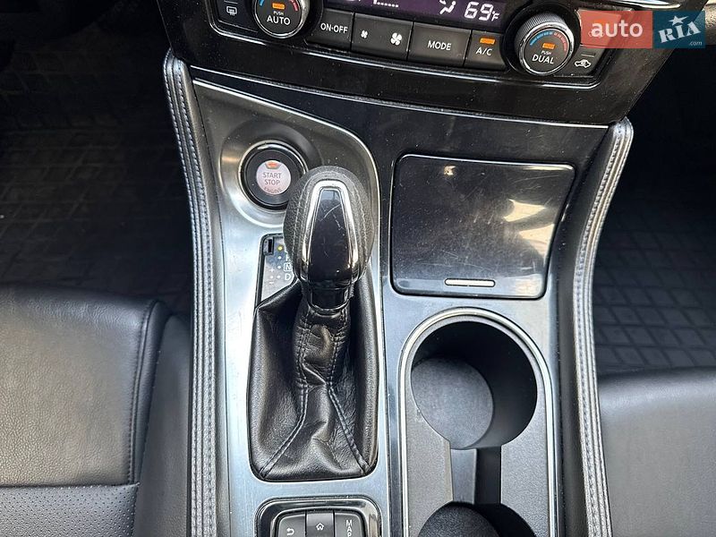 Седан Nissan Maxima 2016 в Киеве