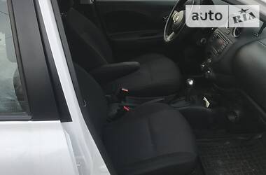 Хетчбек Nissan Micra 2013 в 