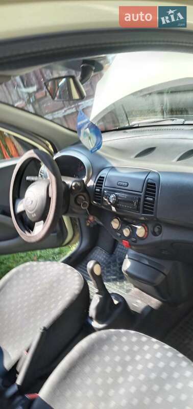 Хетчбек Nissan Micra 2004 в Рожнятові