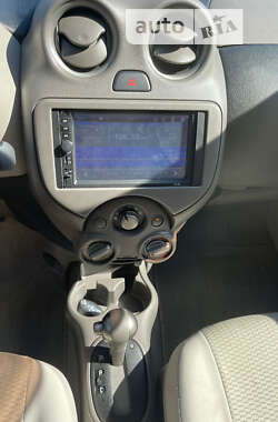 Хетчбек Nissan Micra 2010 в 