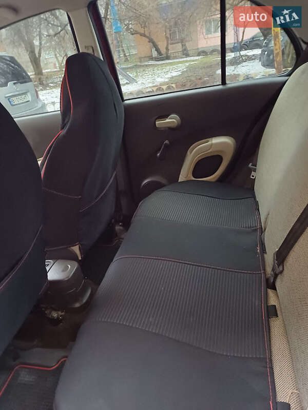 Хэтчбек Nissan Micra 2006 в Краснограде
