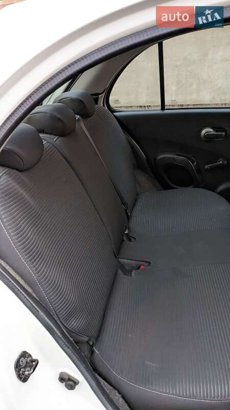 Хетчбек Nissan Micra 2003 в Виноградові