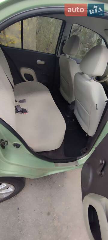 Хэтчбек Nissan Micra 2005 в Полтаве