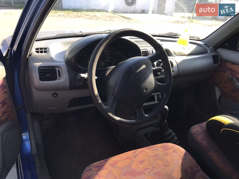 Хэтчбек Nissan Micra 1999 в Тарутине