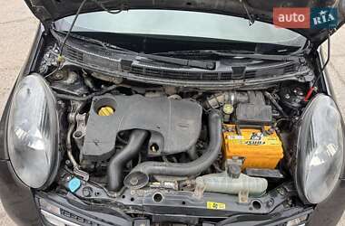 Хэтчбек Nissan Micra 2006 в 