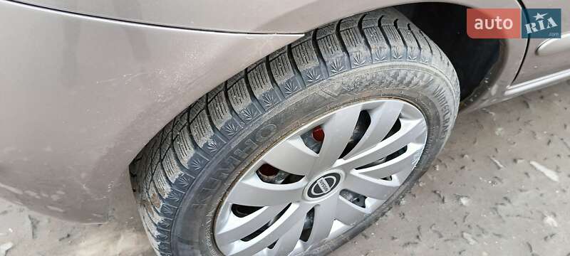 Хетчбек Nissan Micra 2006 в Хмельницькому