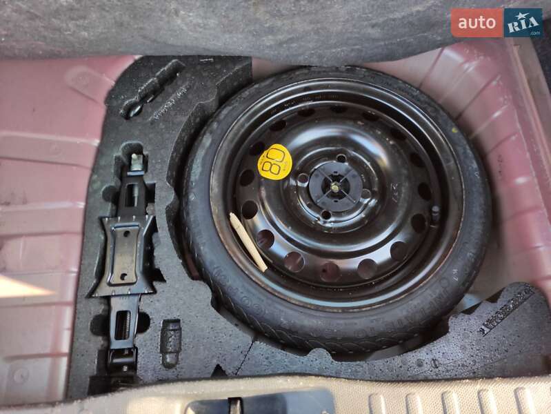 Хетчбек Nissan Micra 2007 в Коломиї