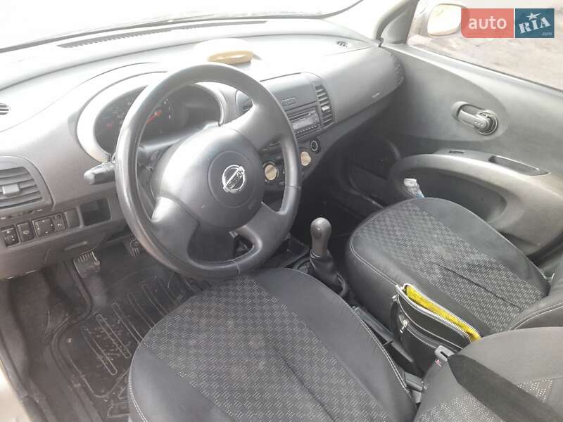Хетчбек Nissan Micra 2004 в Чернівцях