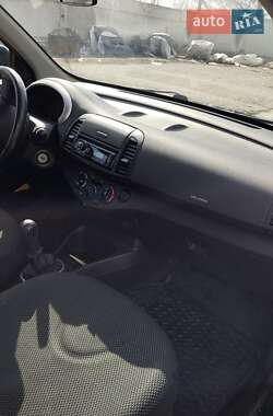 Хэтчбек Nissan Micra 2010 в 