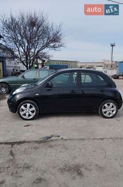 Хэтчбек Nissan Micra 2010 в 