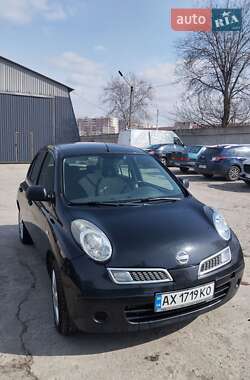 Хэтчбек Nissan Micra 2010 в 