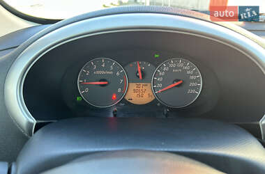 Хэтчбек Nissan Micra 2010 в 