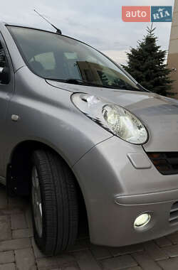 Хэтчбек Nissan Micra 2004 в 