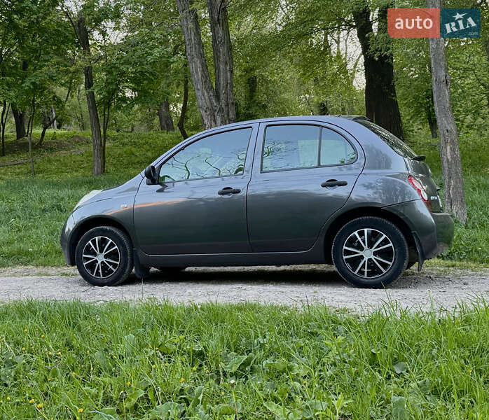 Хетчбек Nissan Micra 2005 в 