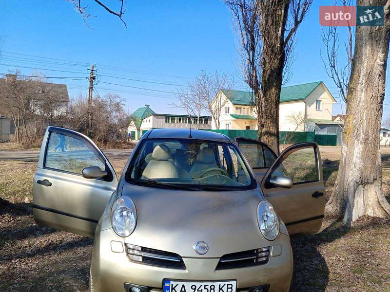 Хетчбек Nissan Micra 2004 в 