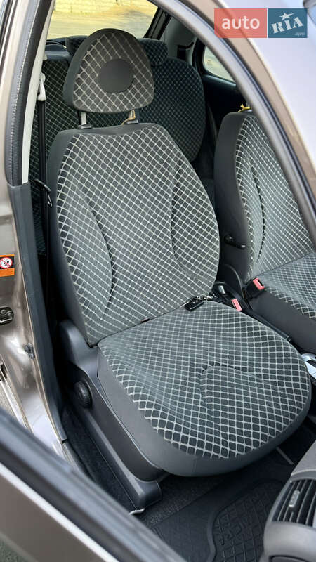 Хетчбек Nissan Micra 2006 в Києві