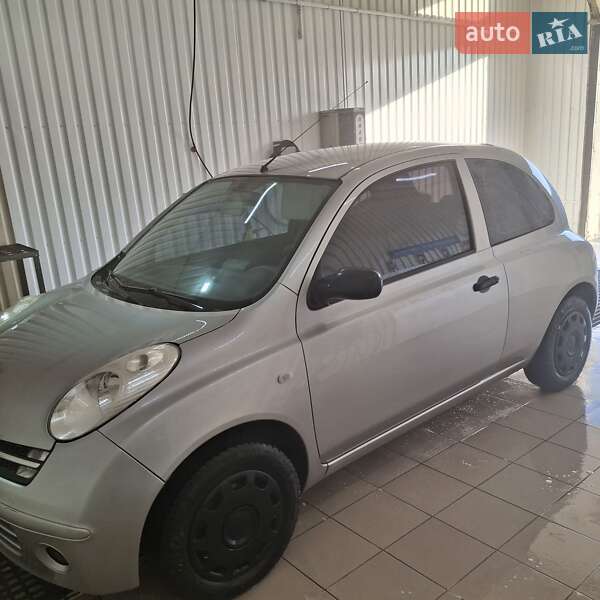 Хэтчбек Nissan Micra 2005 в Лохвице